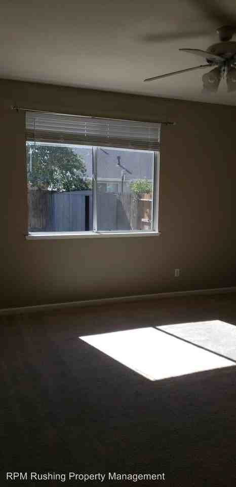 16625 Sheffield St - Photo 3 of 3
