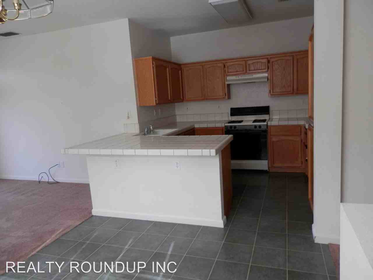 9269 Spilsby Ct - Photo 3 of 9