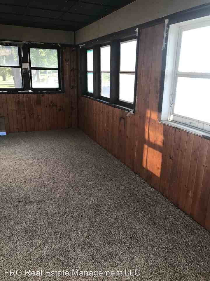 1911 Straightline Pike - Photo 2 of 17