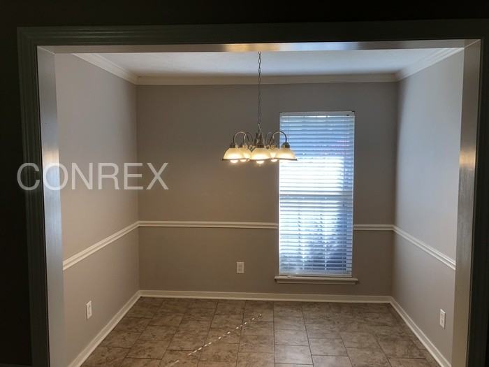 1019 Windmill Dr - Photo 2 of 9