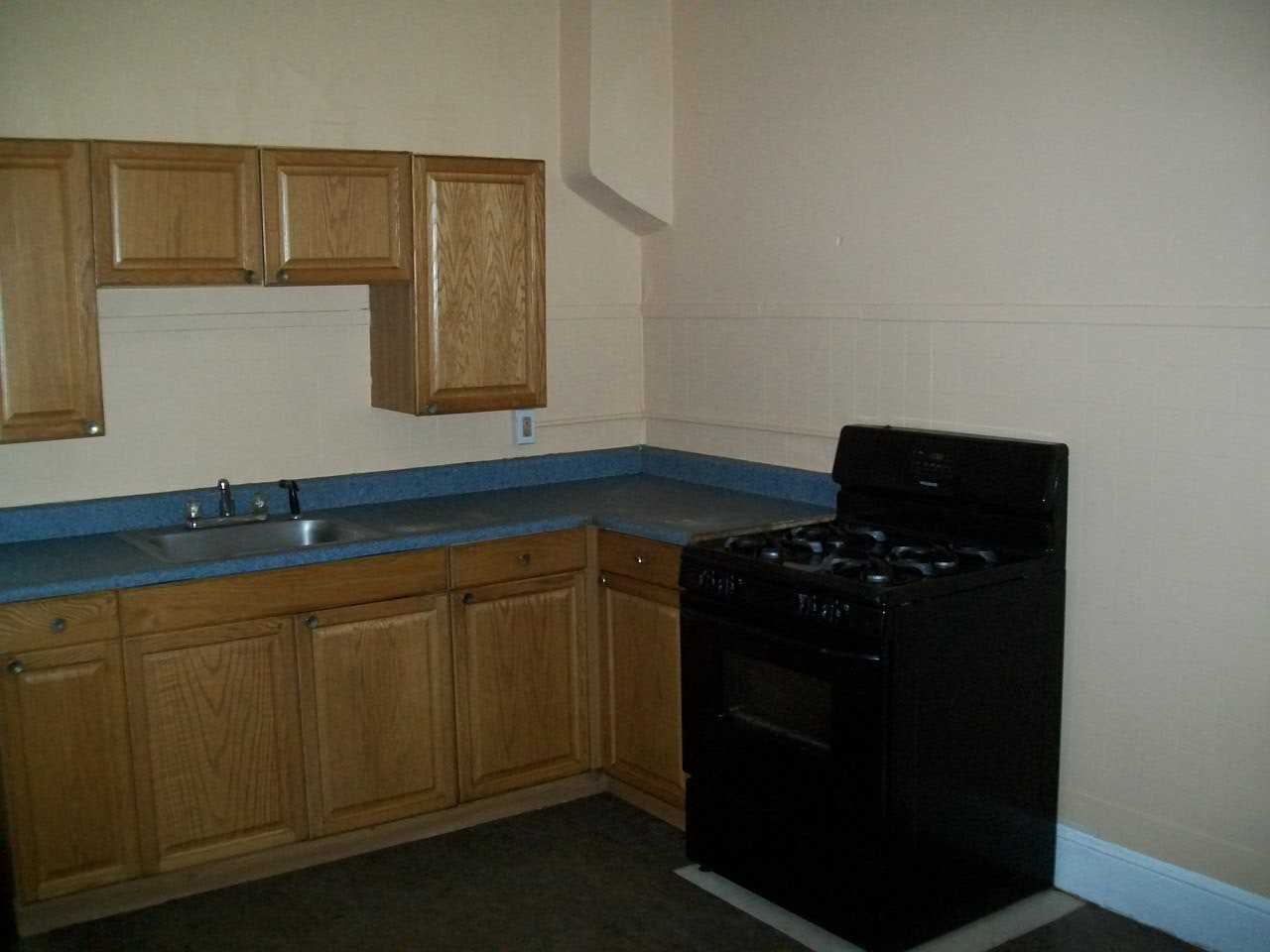 1208 Maryland Ave - Photo 2 of 5