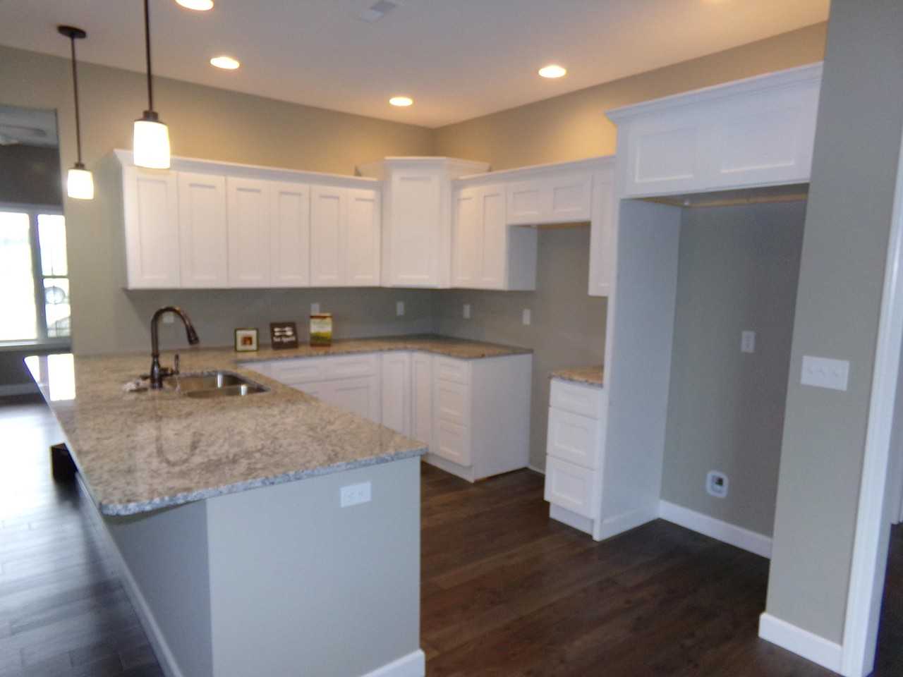 15409 Allegiance Ave - Photo 3 of 10