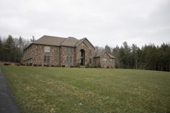 3900 Deer Run Ln - Photo 2 of 36