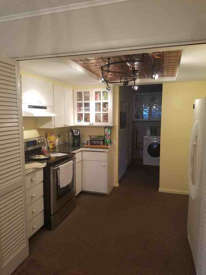 607 NE 9th St - Photo 2 of 8