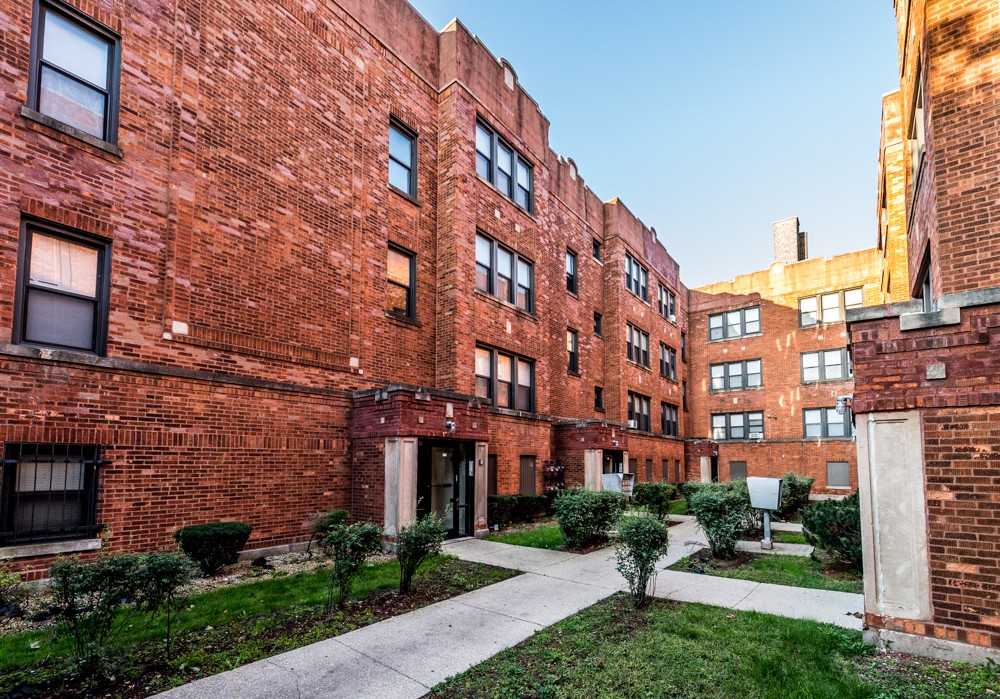 7110-18 S Ridgeland Ave - Photo 3 of 12