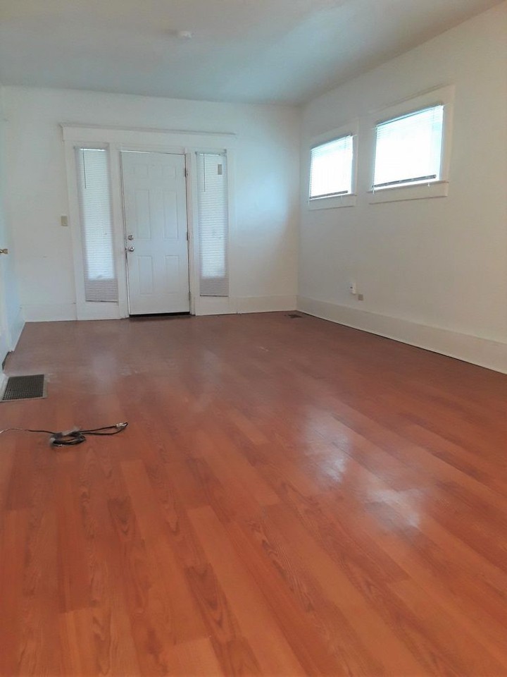 210 N 38th St - Photo 3 of 15