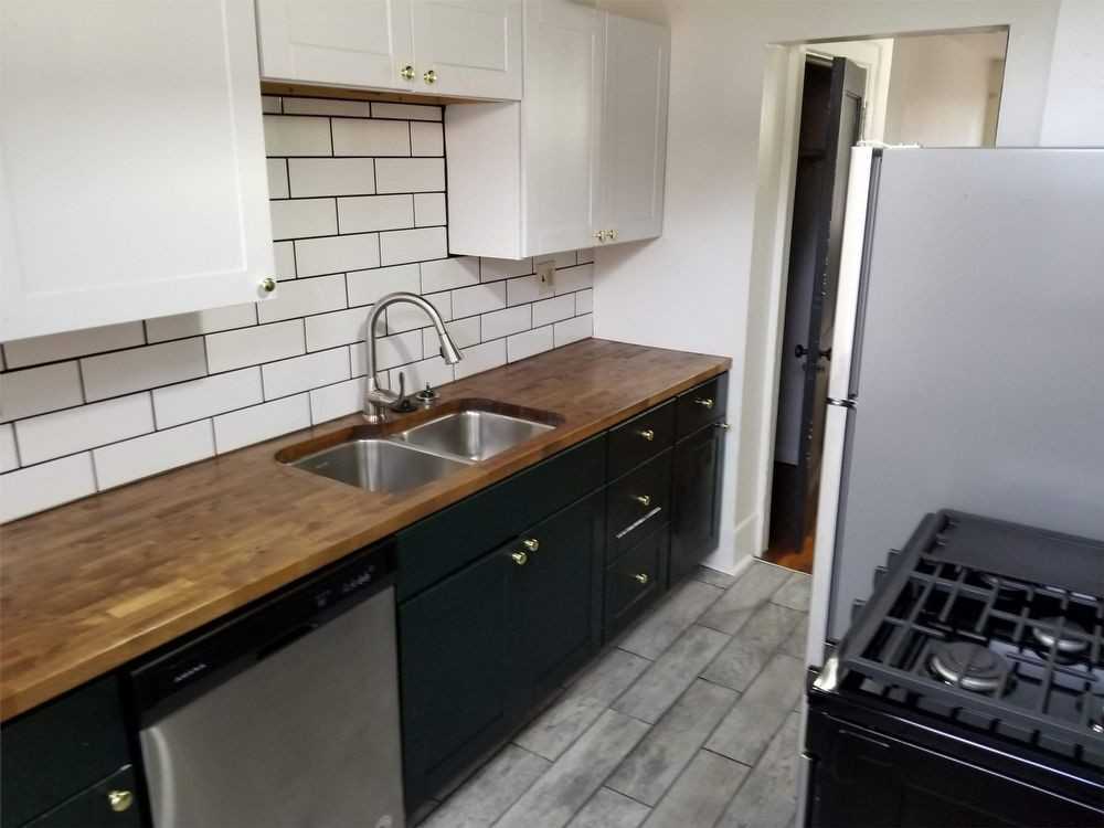 1476 Summit St - Photo 3 of 14