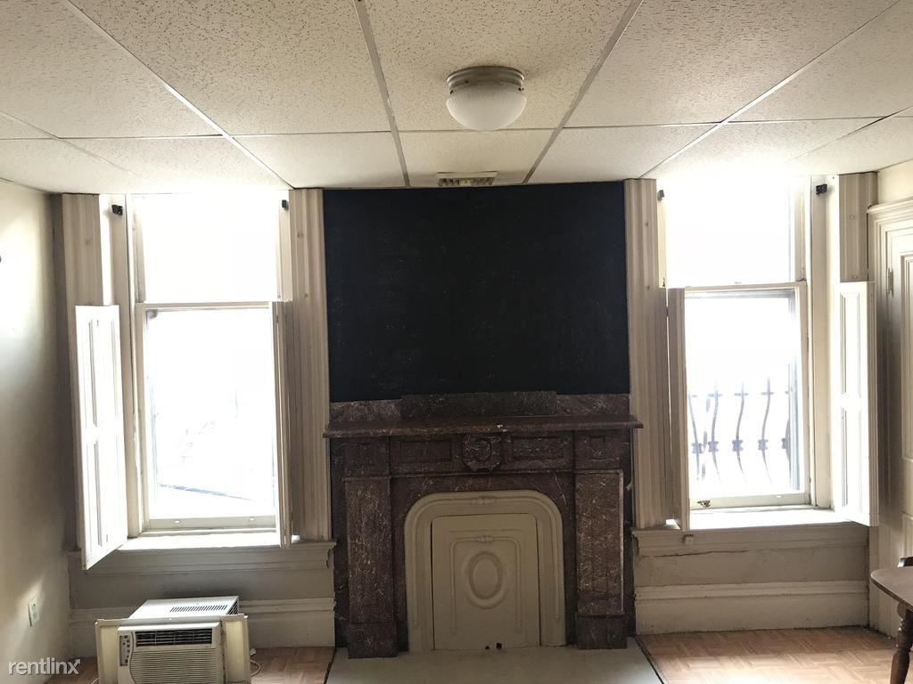 541 E Ohio St #2 - Photo 2 of 6