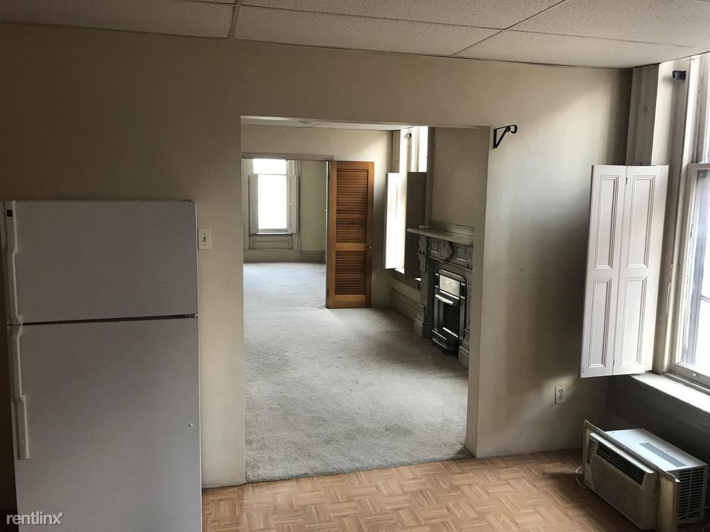 541 E Ohio St #2 - Photo 3 of 6