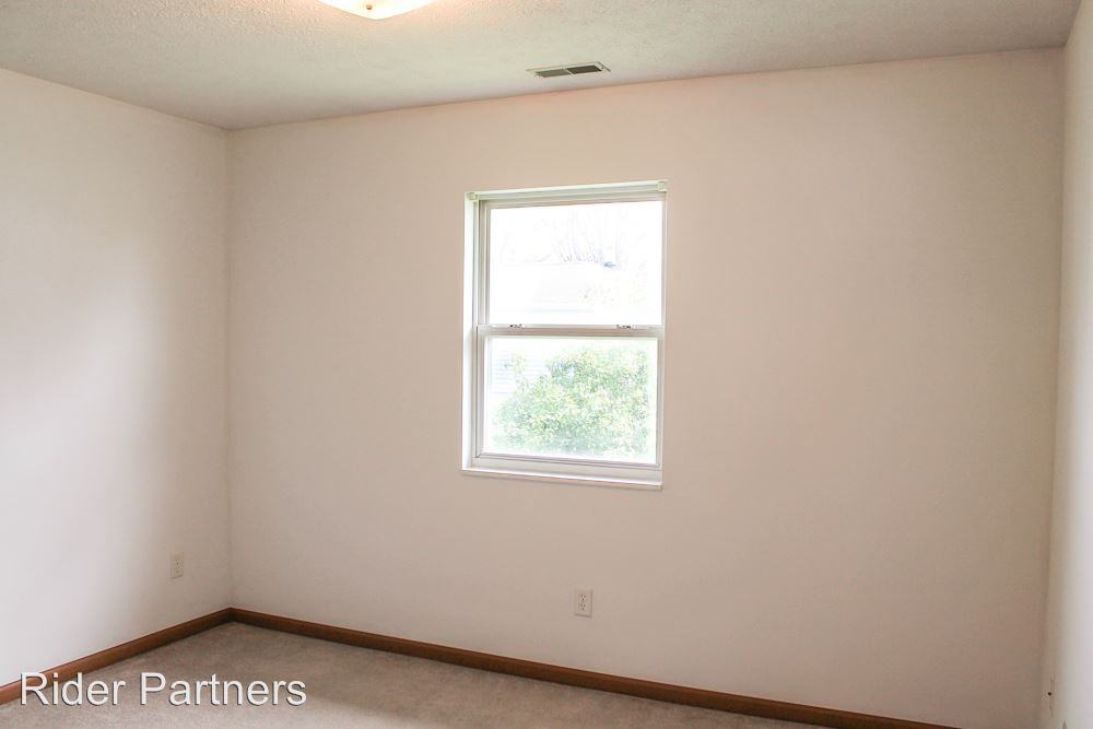 304 S Wood Street - Photo 3 of 9