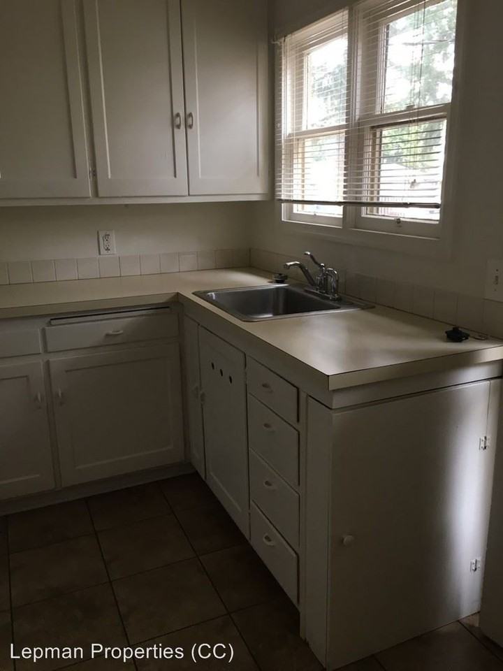 Jansen Manor 921 -11th Ave SW - Photo 3 of 10