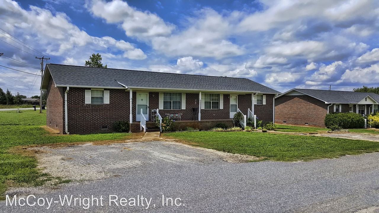 101-103 Teakwood Drive - Photo 2 of 20