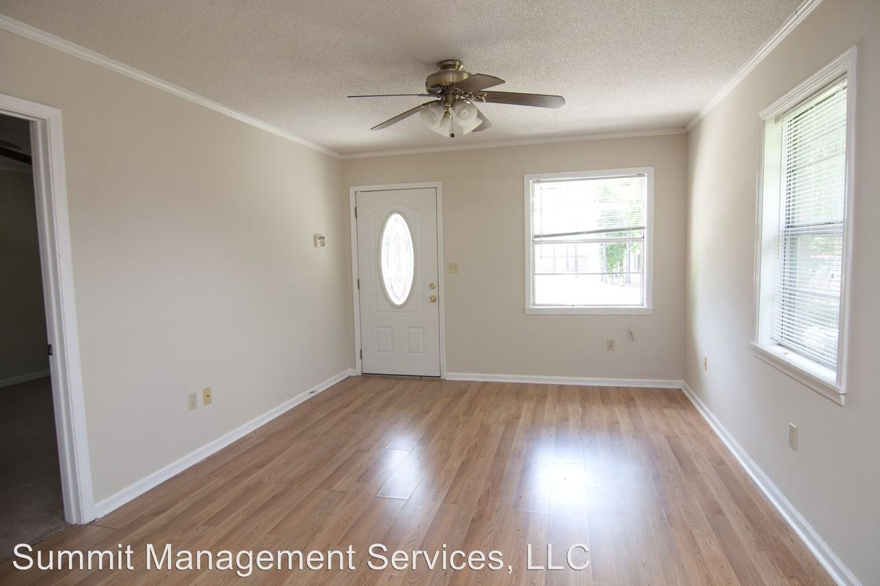 206 Town Center Dr - Photo 2 of 6