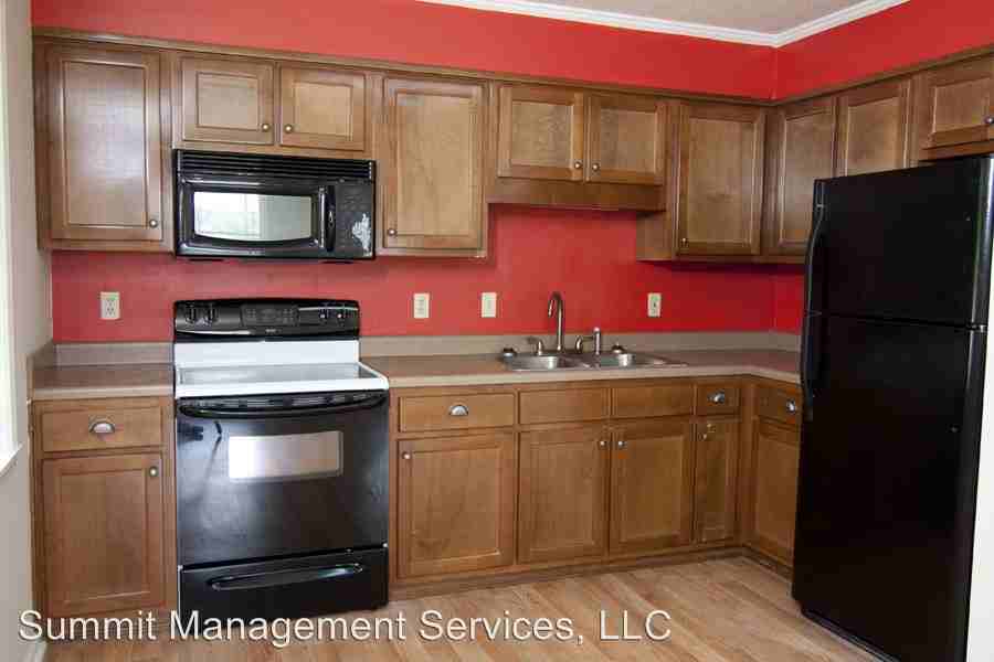 206 Town Center Dr - Photo 3 of 6