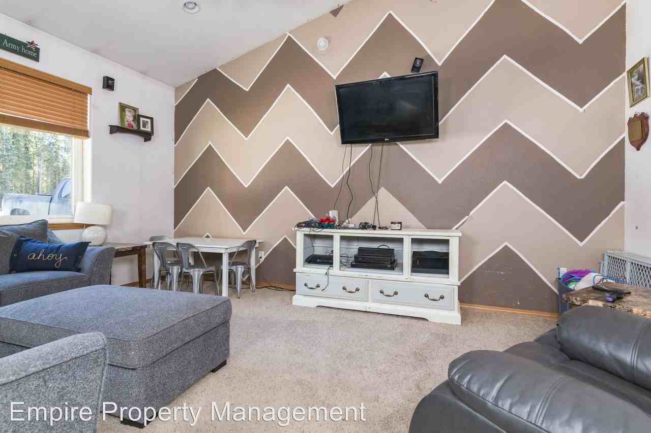 665 Orion Dr - Photo 3 of 14