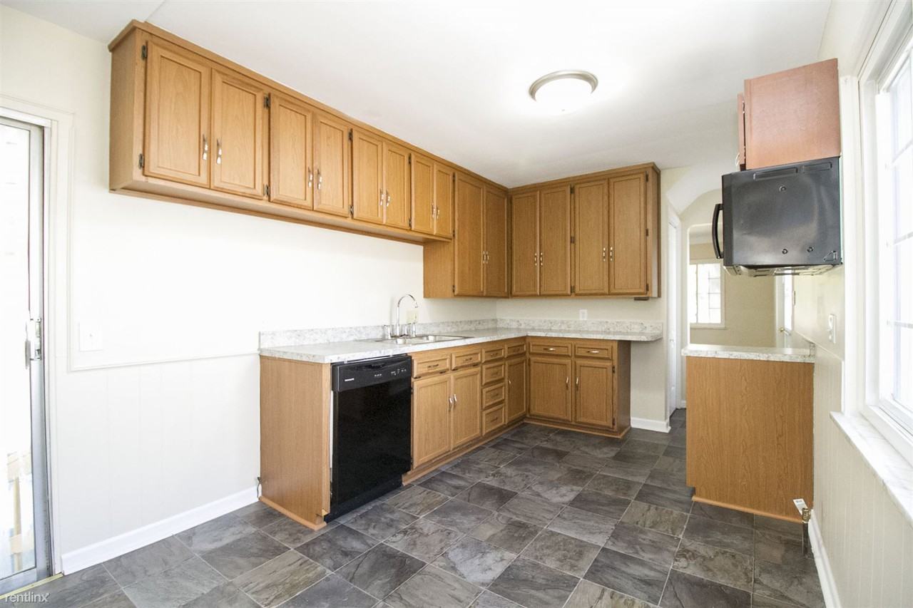 4645 Stengel Ave - Photo 3 of 10