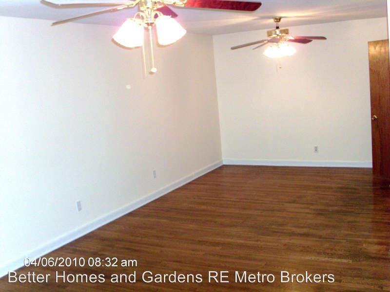 2795 Parkwood Rd - Photo 3 of 8