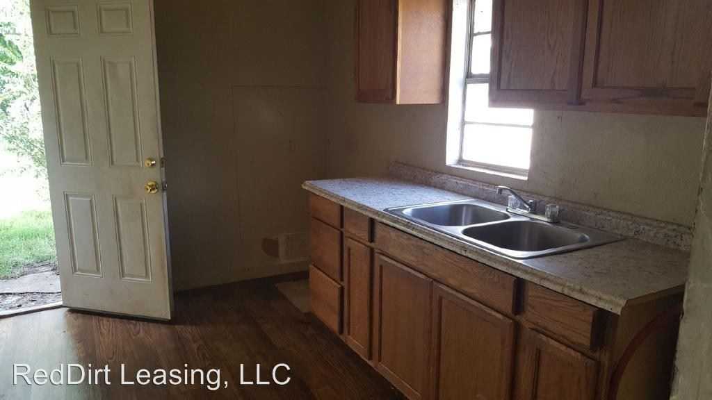 2221 SW 20th St - Photo 2 of 10