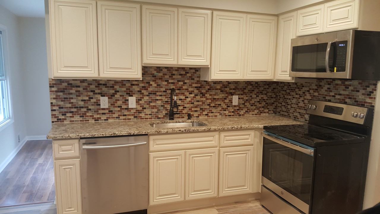 319 Canterbury Ct