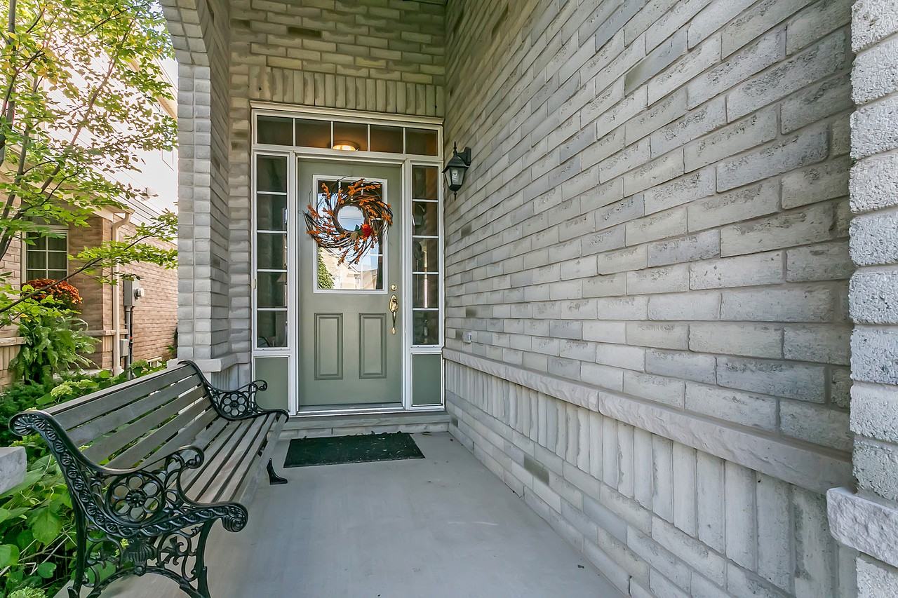 4239 Saunders Crescent - Photo 3 of 32