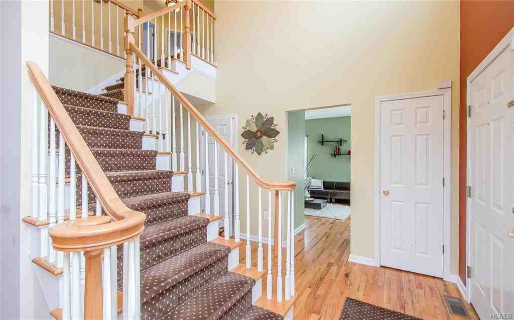 10 Trudy Dr - Photo 3 of 36