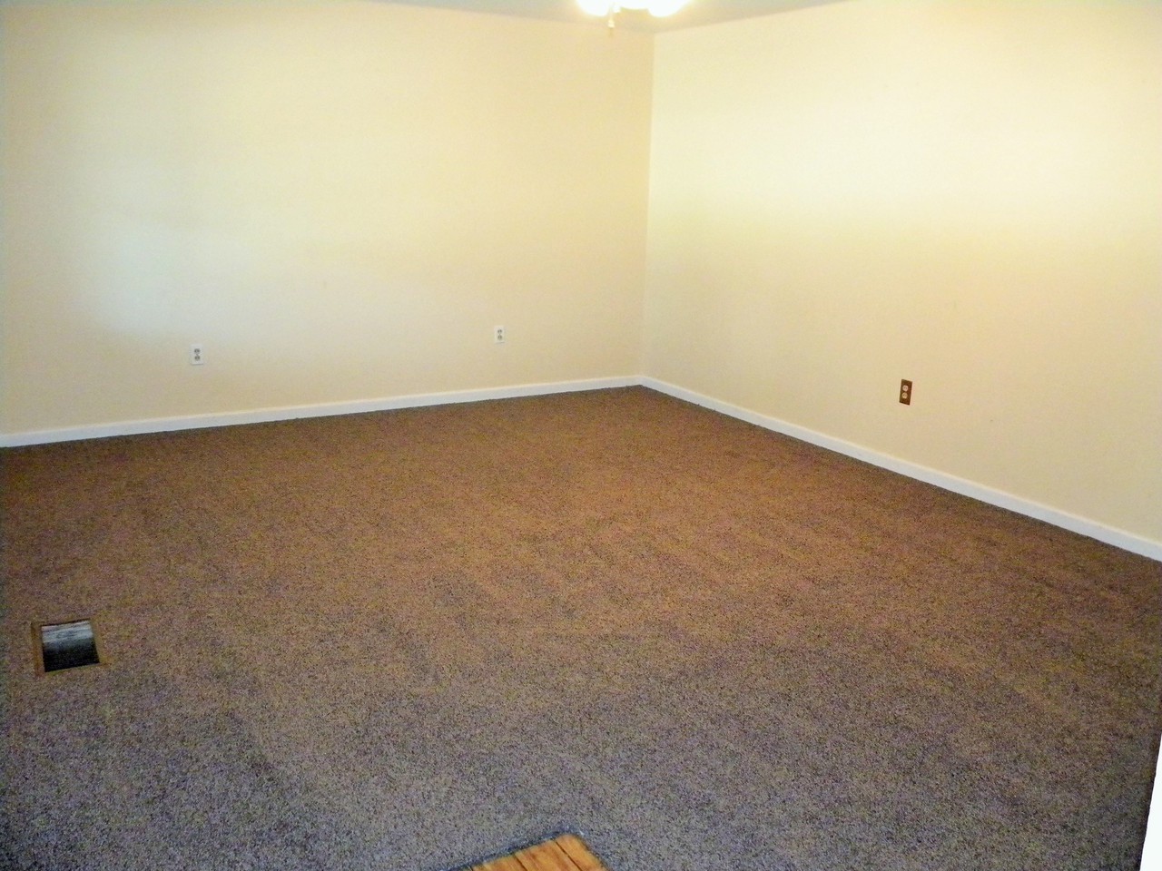 1210 Clover Dr - Photo 2 of 11