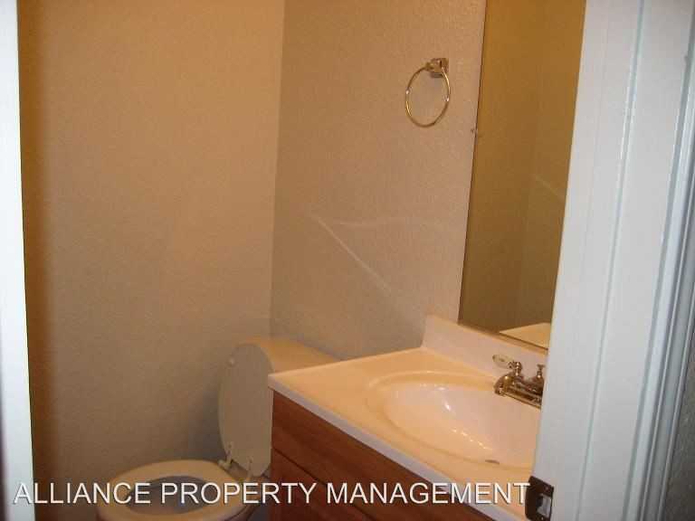 402 Pheasant Ln - Photo 3 of 5