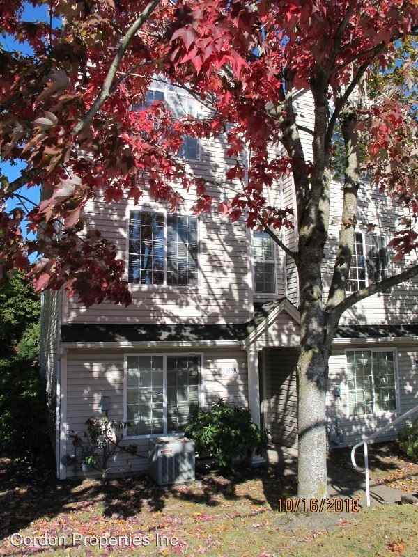 16901 NE Halsey St - Photo 3 of 34