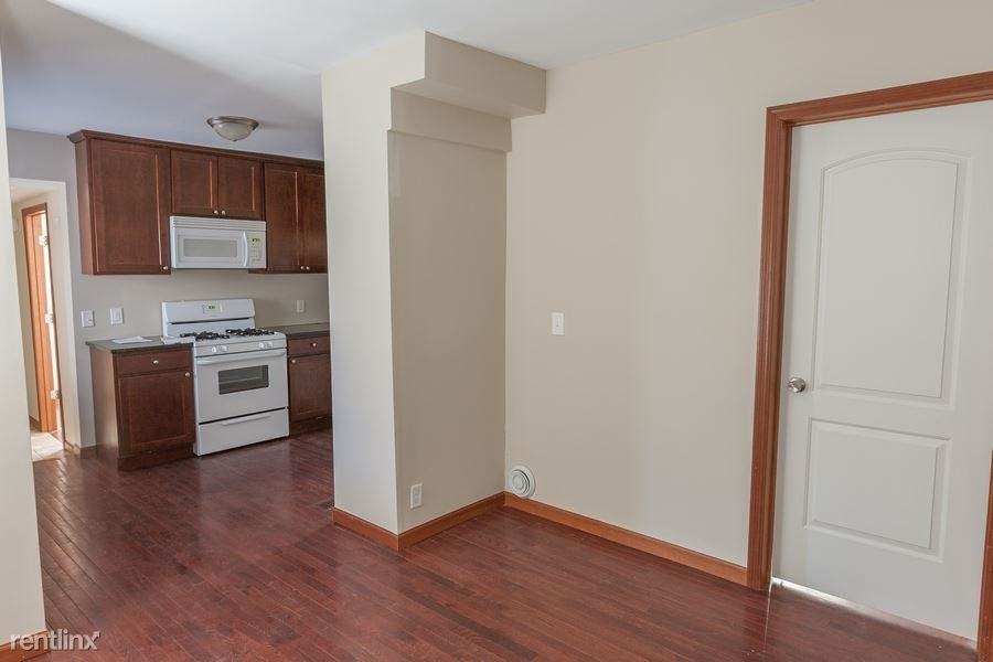 466 Edmund Ave W - Photo 3 of 12