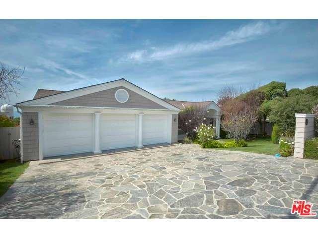7335 Birdview Ave - Photo 3 of 23