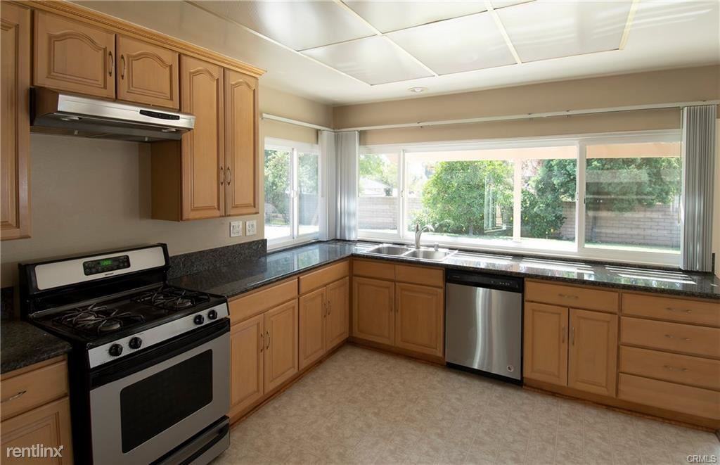 10401 Kenwick Dr - Photo 3 of 11