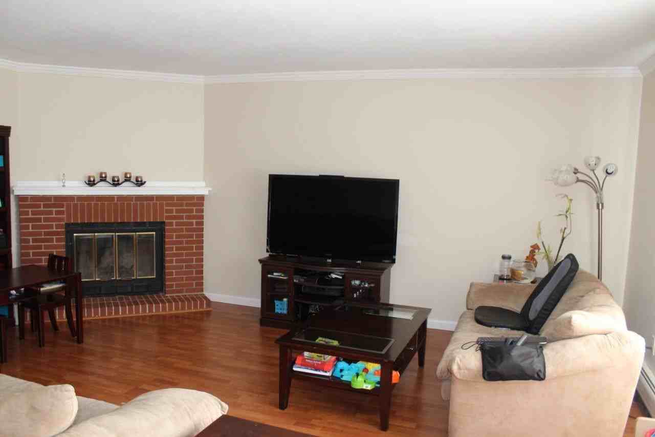 68 Stillwater Dr - Photo 3 of 6