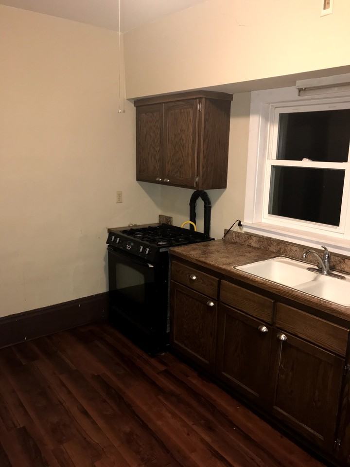 460 Van Buren Ave - Photo 3 of 15