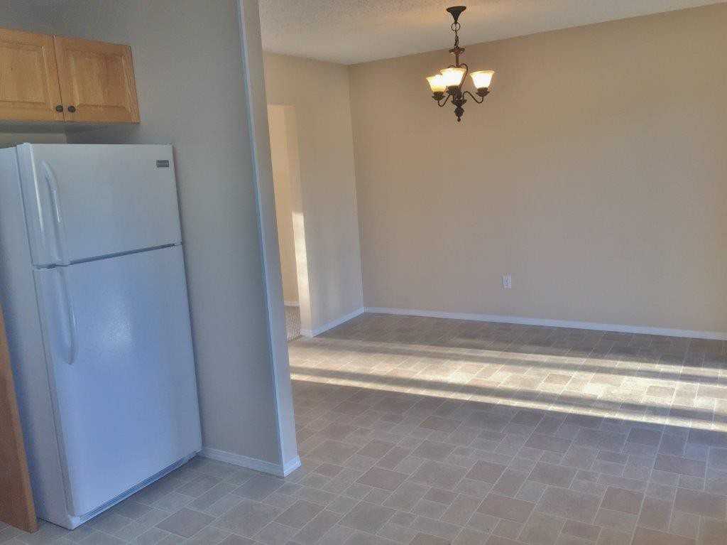 House in - Photo 3 of 9