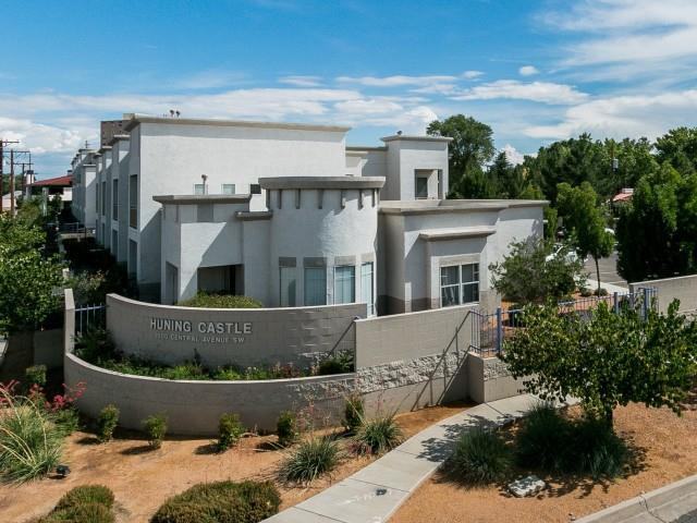 HUNING CASTLE - Photo 7 of 42