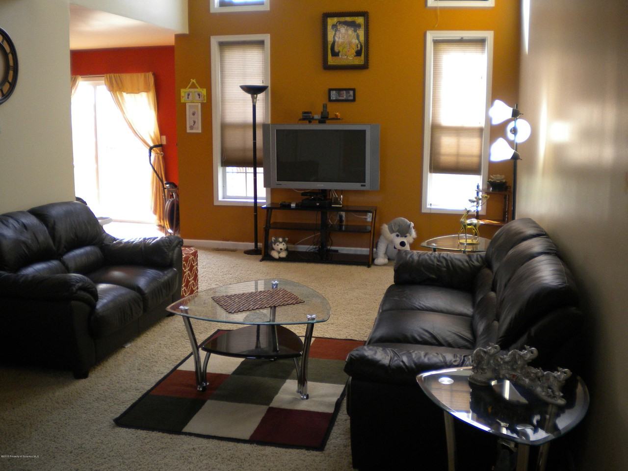 552 S Keyser Ave - Photo 3 of 36