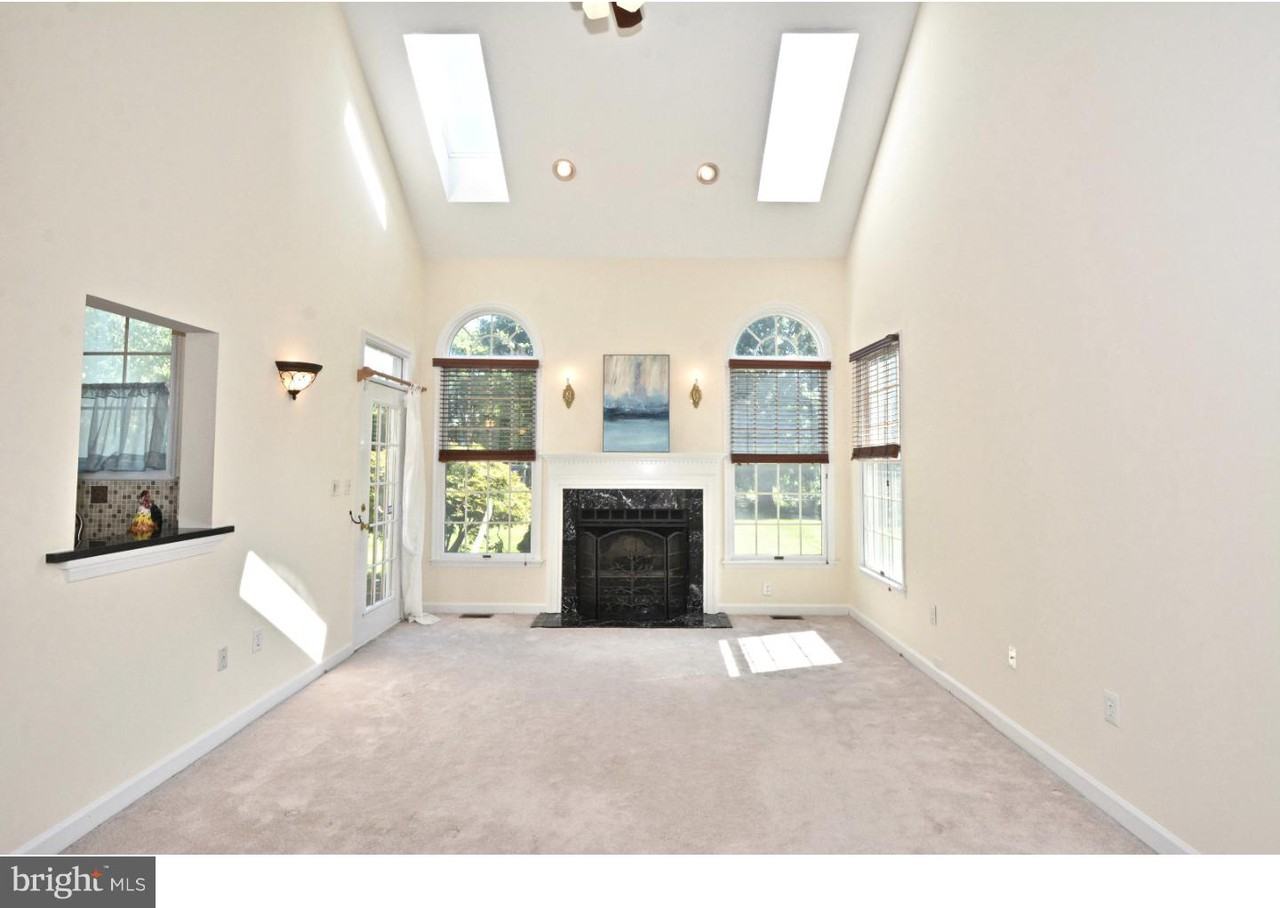 4 Sunset Ct - Photo 3 of 25