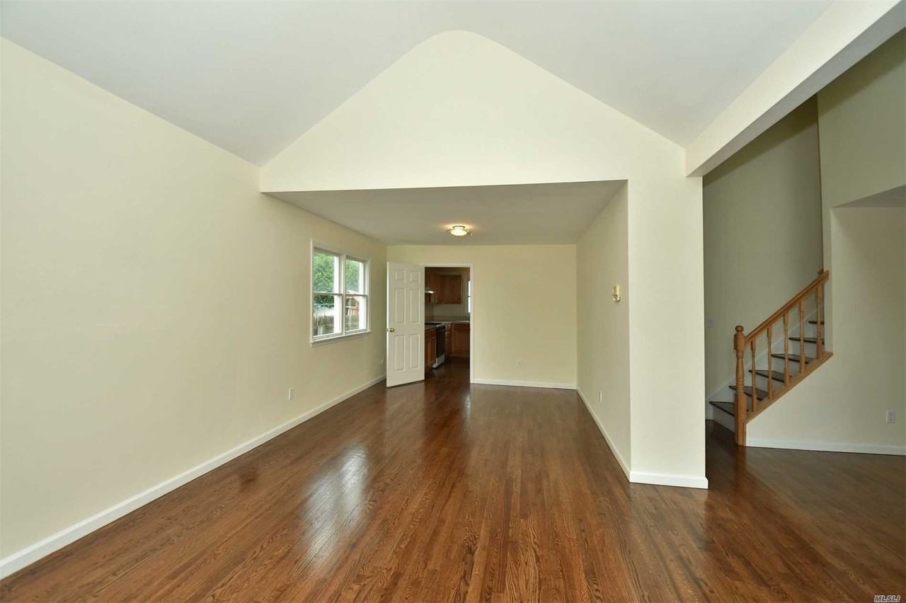 22 Lorraine Ct - Photo 3 of 20