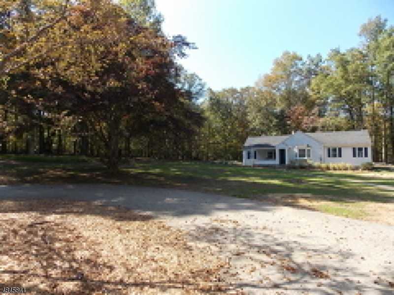 77 Split Rock Rd - Photo 3 of 18