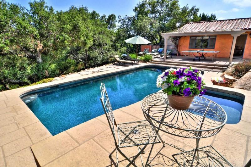 2618 Foothill Ln - Photo 2 of 25