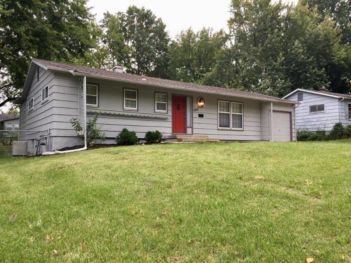 13107 Sycamore Ave - Photo 3 of 21