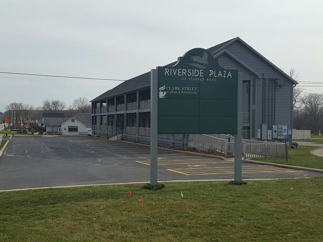 325 S Clark St #C - Photo 3 of 4