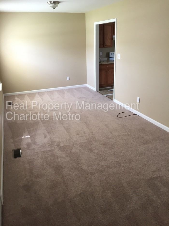 436 Salisbury Avenue - Photo 2 of 9