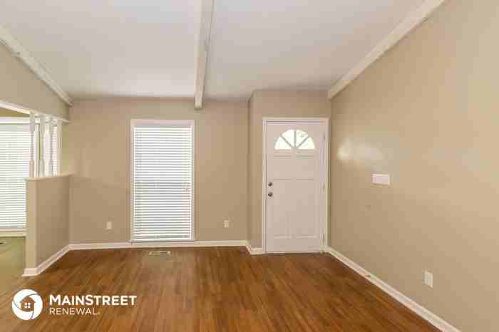 340 40th Ave NE - Photo 3 of 15