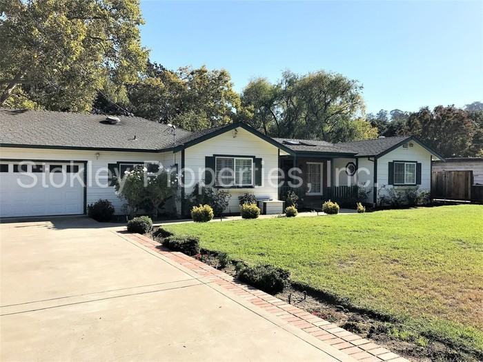 2215 Whyte Park Ave - Photo 2 of 25