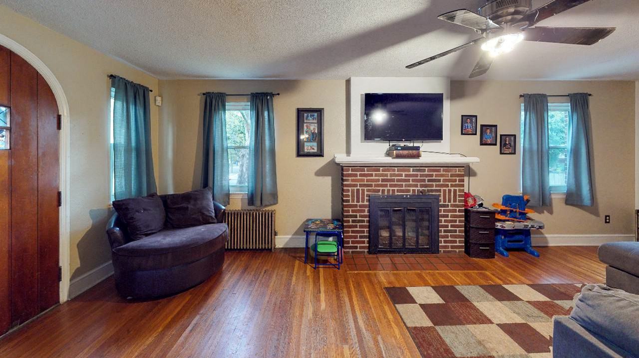 901 Hill St - Photo 3 of 28