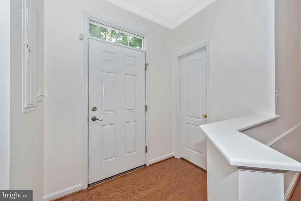 102 Featherstone Pl - Photo 3 of 26