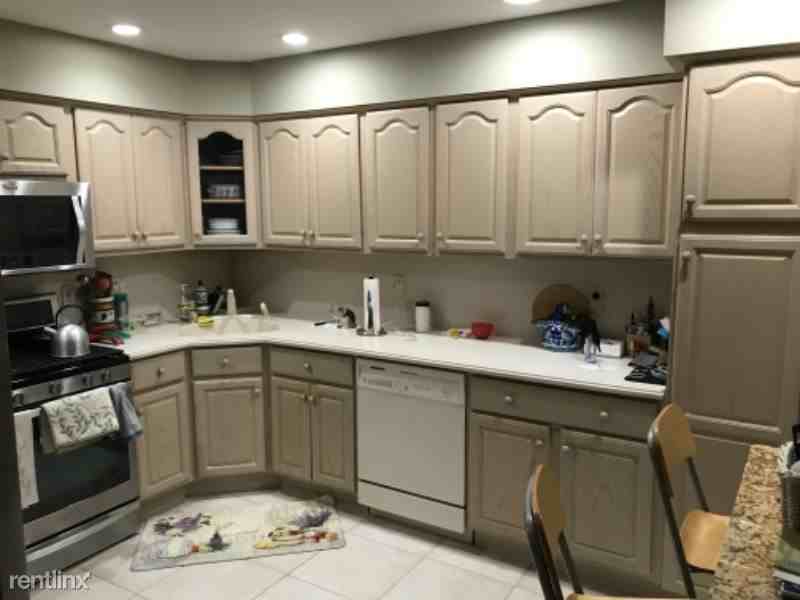 29 Gimbel Pl - Photo 3 of 11