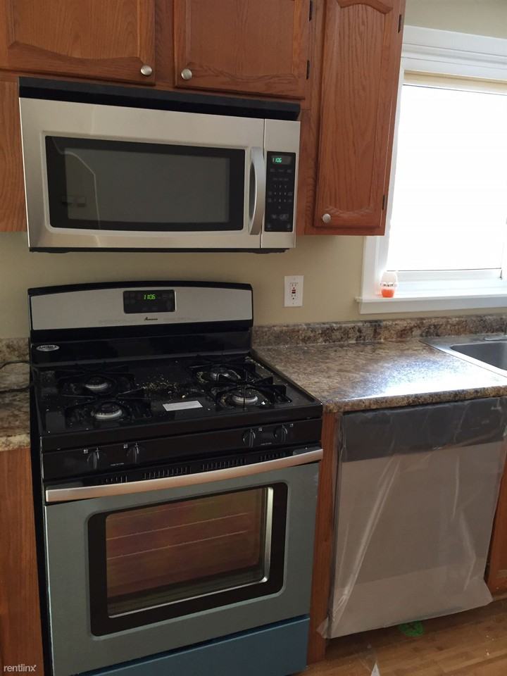 1015 Highland Ave - Photo 3 of 13