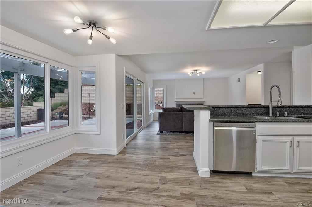 29922 Imperial Dr - Photo 2 of 37